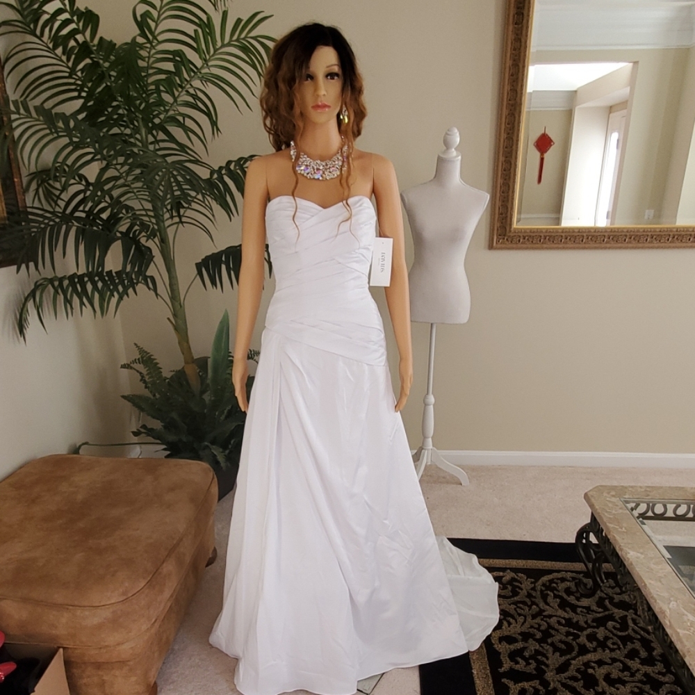 STRAPLESS SATIN A-LINE  DROP WEDDING DRESS